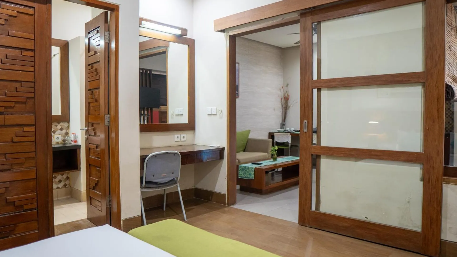 The Green Zhurga Suite Kerobokan